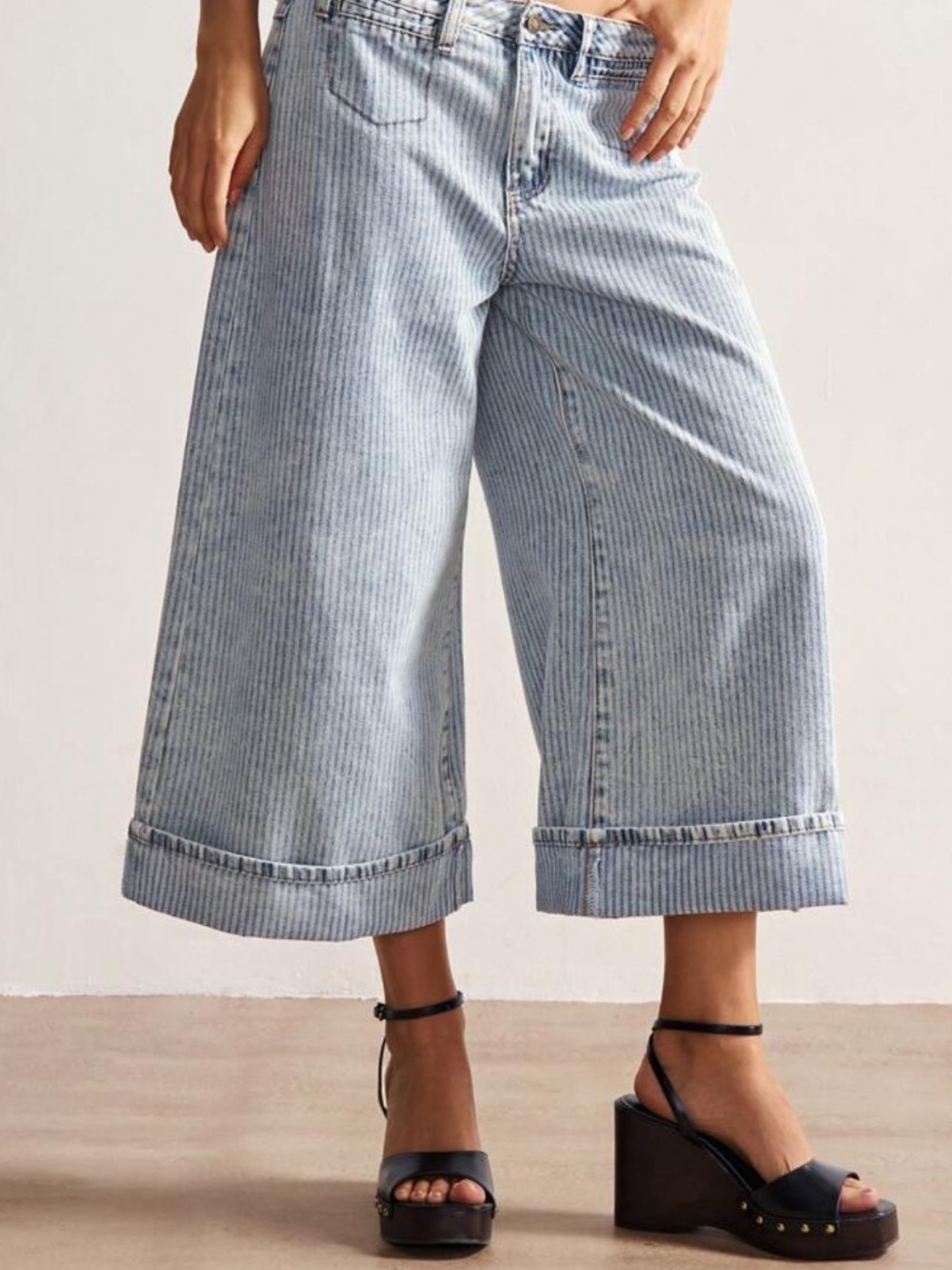 Brette Cropped Jeans
We The Free
Color- Bittersweet Blue
NWT -
Free People - Picture 2 of 8